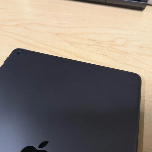 Apple iPad 9th Gen 64GB - Space Gray Black iOS 18.6.2 includes New Case! - Picture 7 of 12